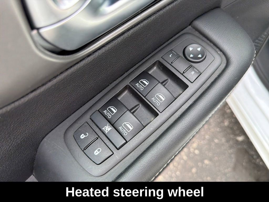 Used 2025 Chrysler Pacifica Select image 14