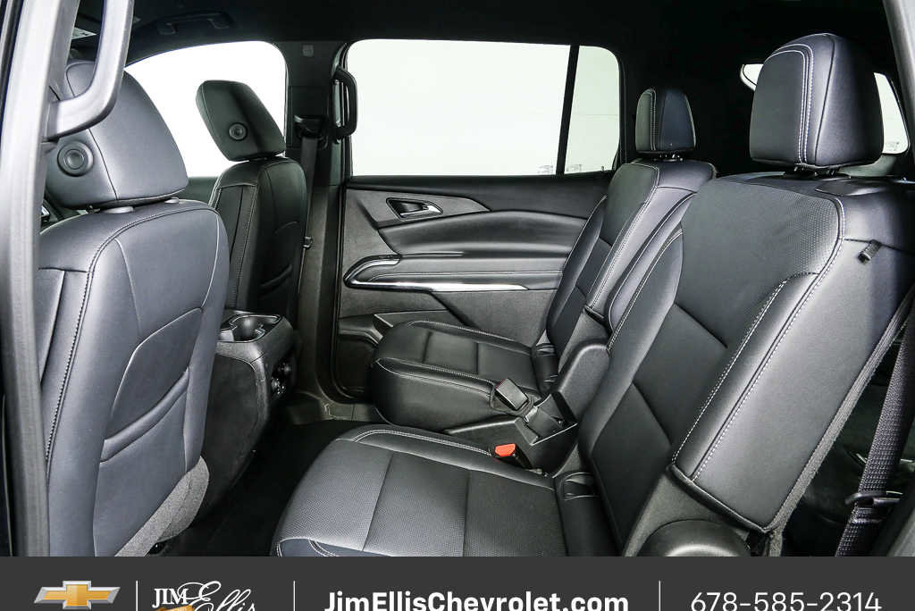 Used 2025 Chevrolet Traverse LT FWD image 17