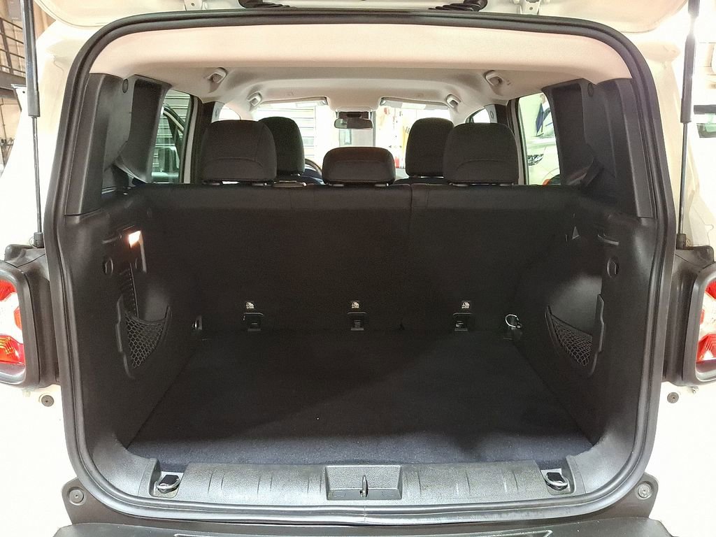 Used 2020 Jeep Renegade Latitude w/ Cold Weather Group image 24