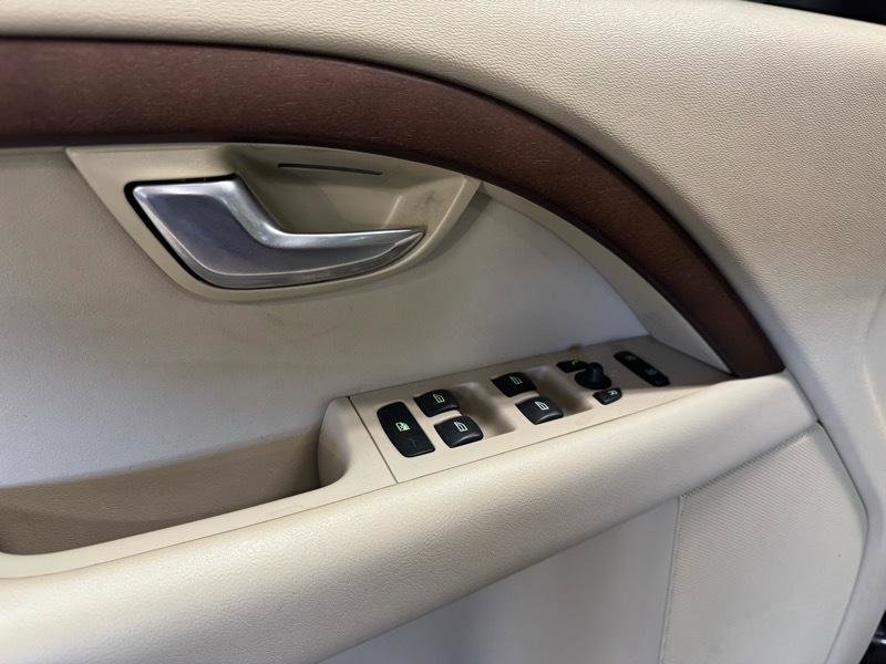 Used 2011 Volvo XC70 3.2 image 13