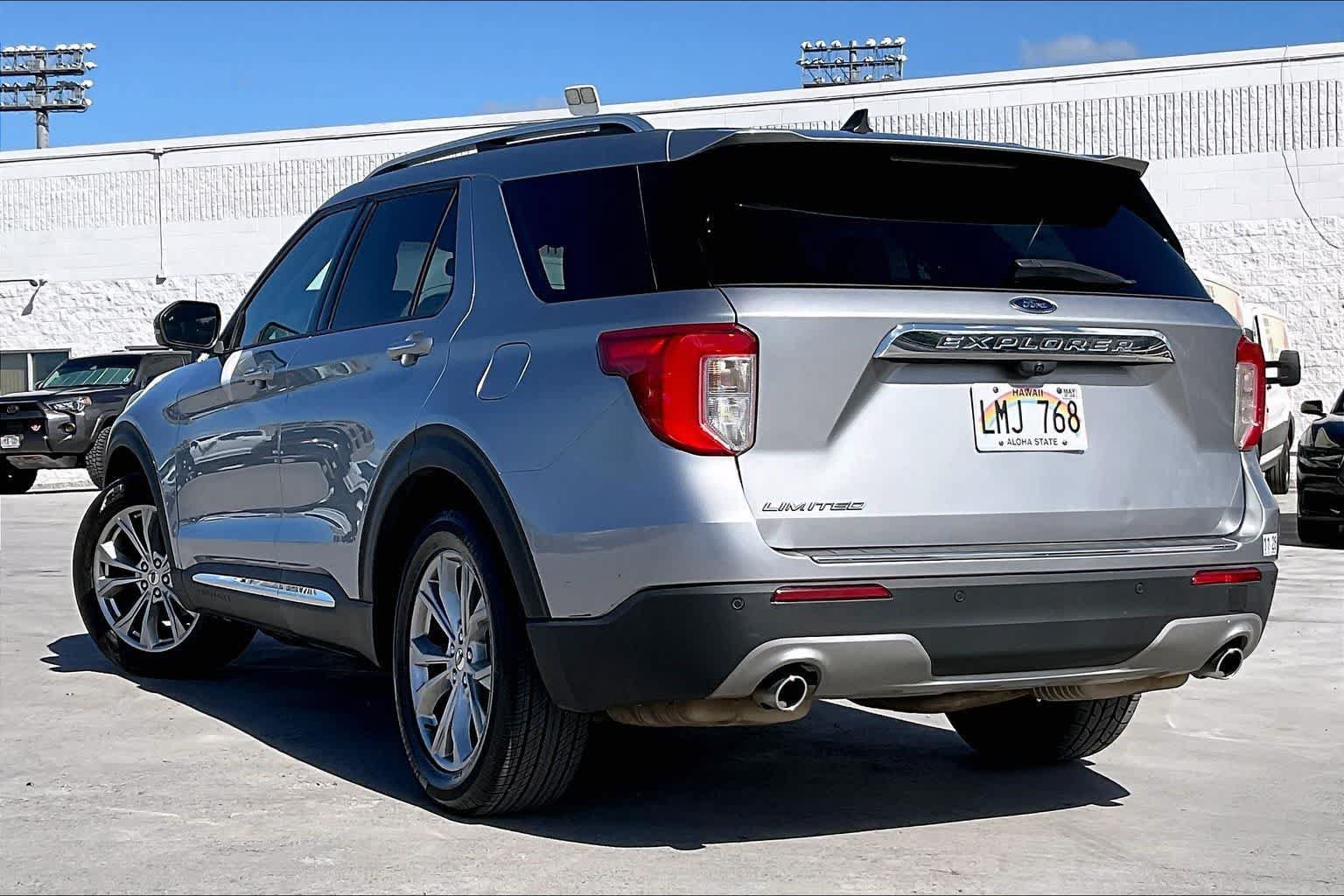Used 2022 Ford Explorer Limited w/ Equipment Group 301A RWD image 4