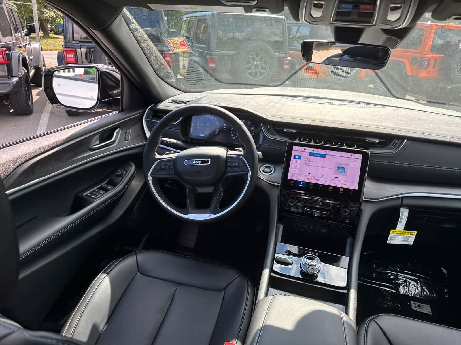 New 2025 Jeep Grand Cherokee Limited w/ Black Appearance Package image 34