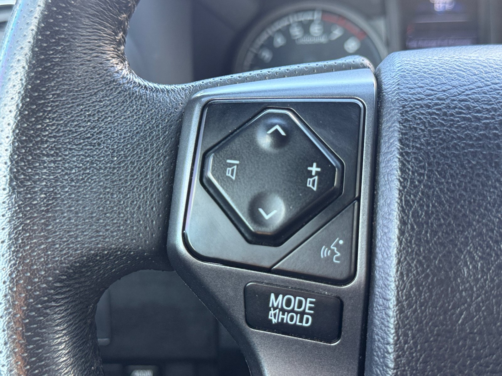 Used 2022 Toyota Tacoma TRD Off-Road w/ Technology Package AWD/4WD image 18