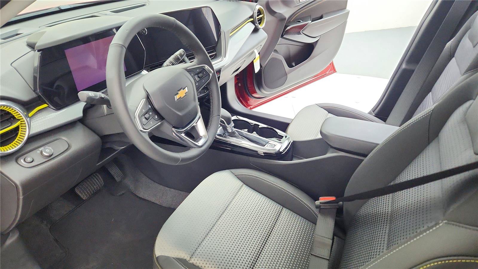 Used 2026 Chevrolet Trax LT w/ LT Convenience Package FWD image 9