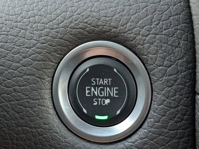 Used 2024 GMC Yukon XL Denali image 32