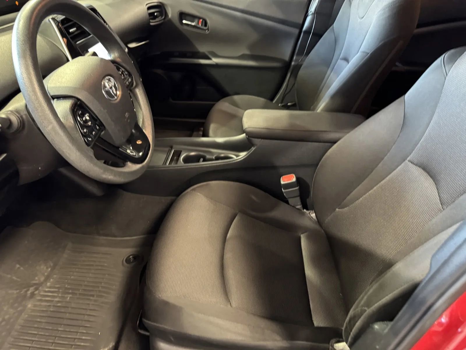 Used 2022 Toyota Prius L Eco FWD image 10