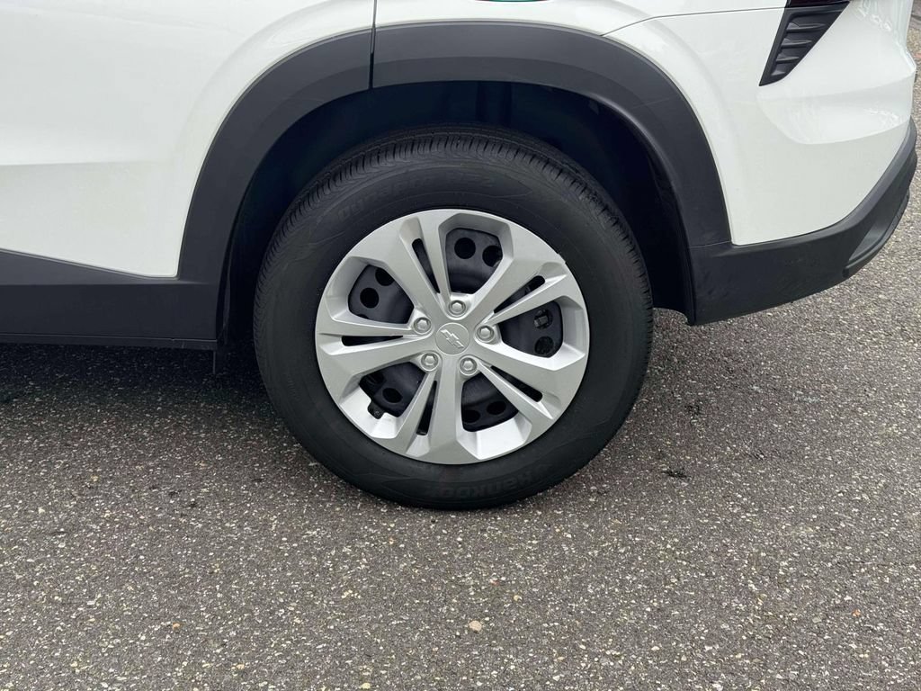 Used 2026 Chevrolet Trax LS FWD image 11