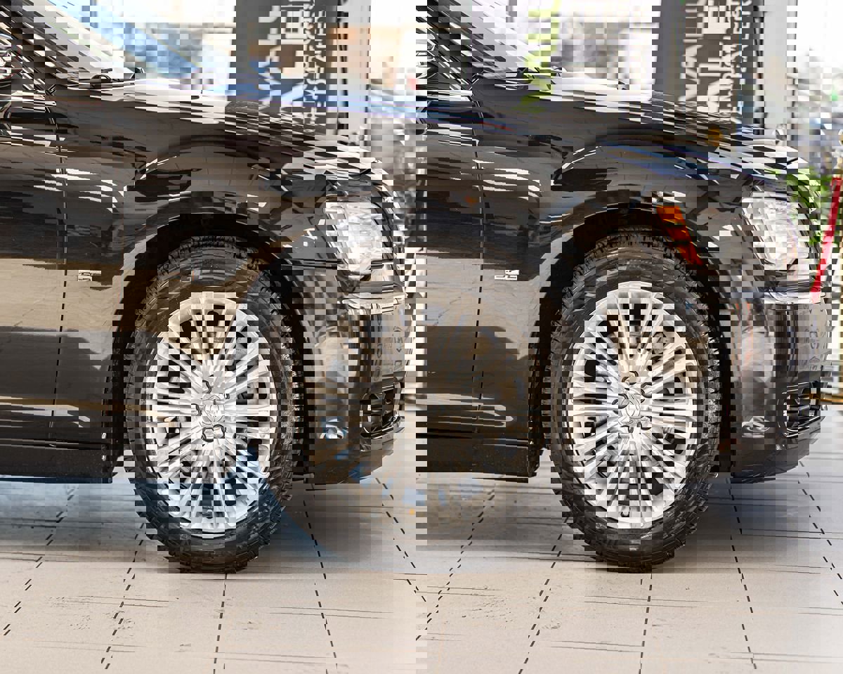 Used 2012 Chrysler 300 C w/ 19-Premium Speaker Group AWD/4WD image 11