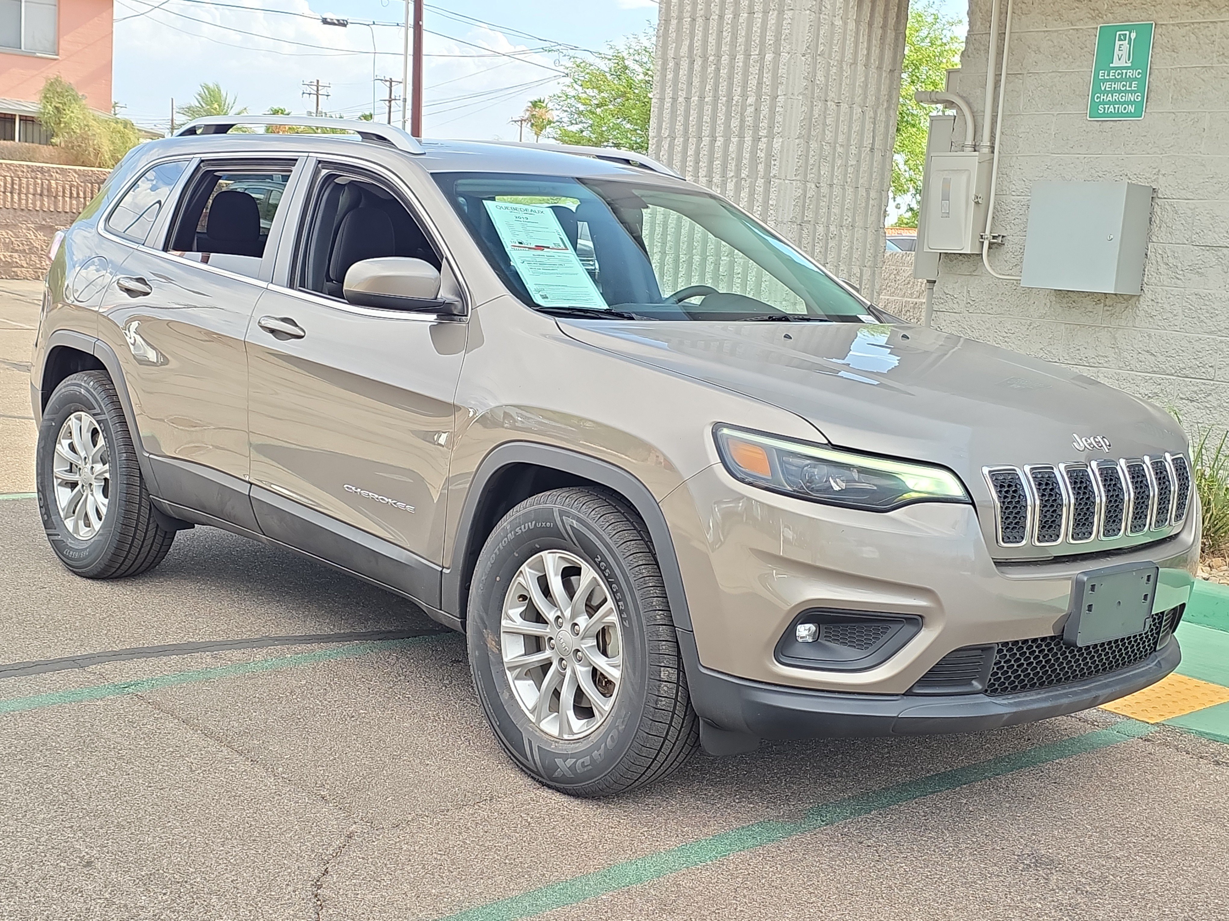 Used 2019 Jeep Cherokee Latitude w/ Popular Appearance Group