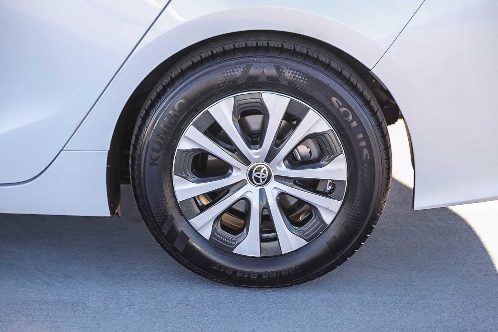 Used 2021 Toyota Prius Prime XLE image 11