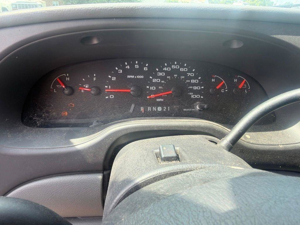 Used 2005 Ford E-350 and Econoline 350 XLT RWD image 10