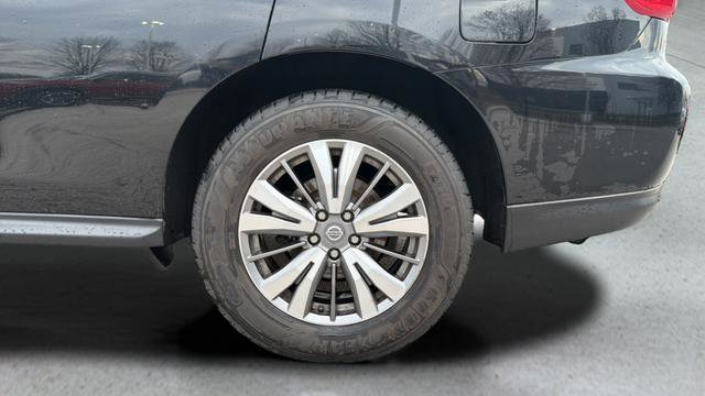 Used 2020 Nissan Pathfinder SV image 15