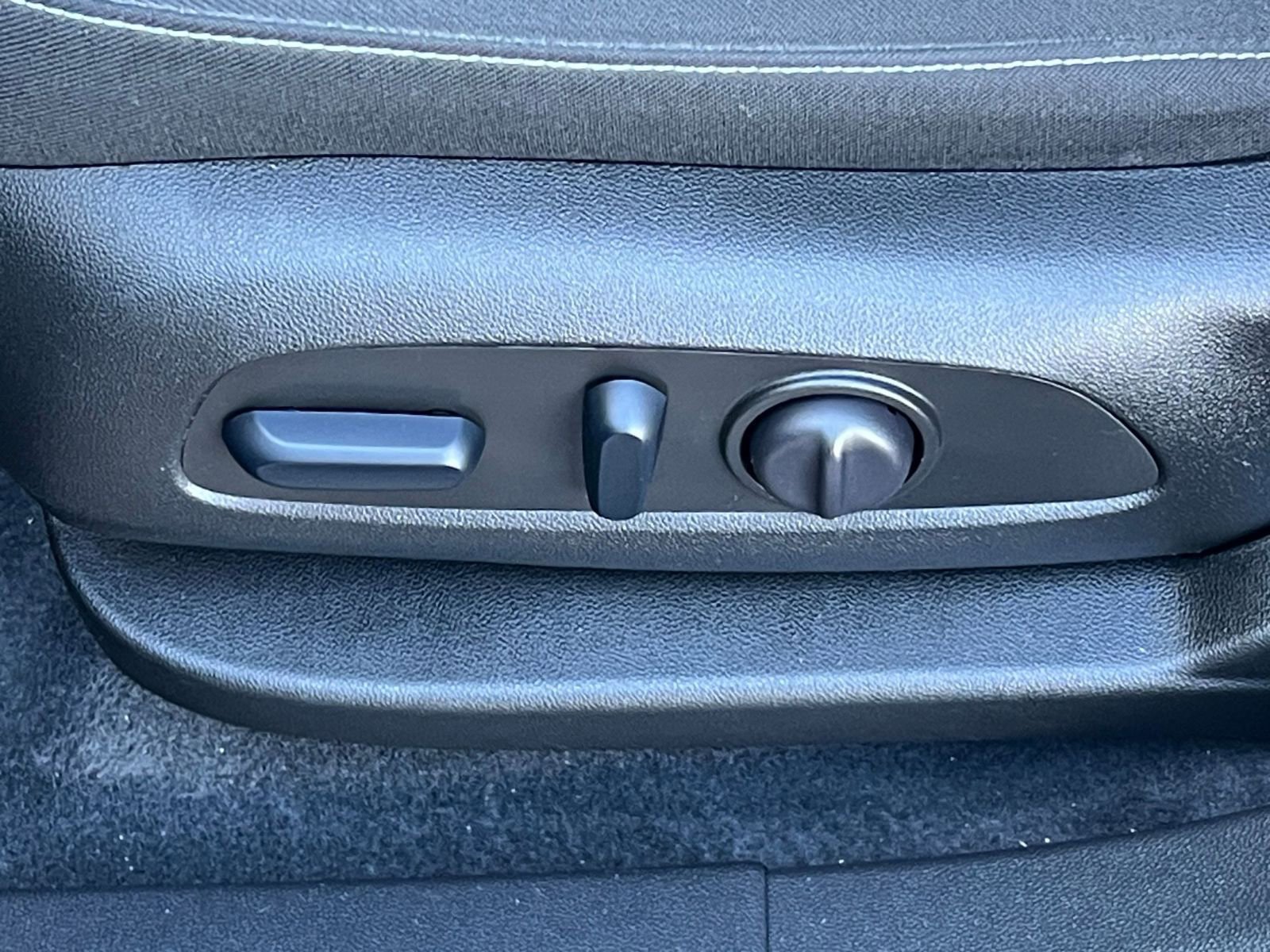 Used 2025 Chevrolet Blazer LT image 23