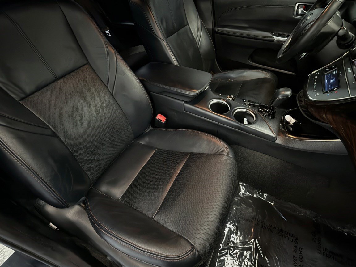 Used 2014 Toyota Avalon Limited w/ Technology Package FWD image 15