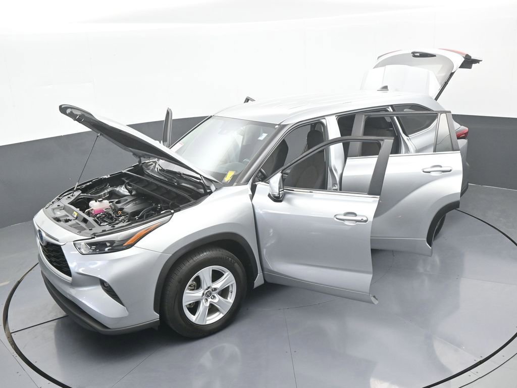 Used 2023 Toyota Highlander LE image 59