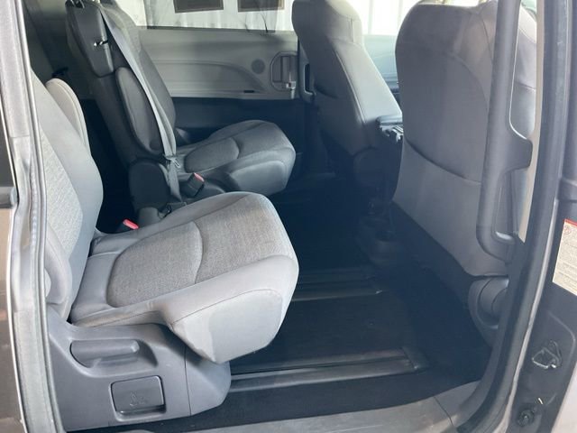 Used 2021 Toyota Sienna LE image 23