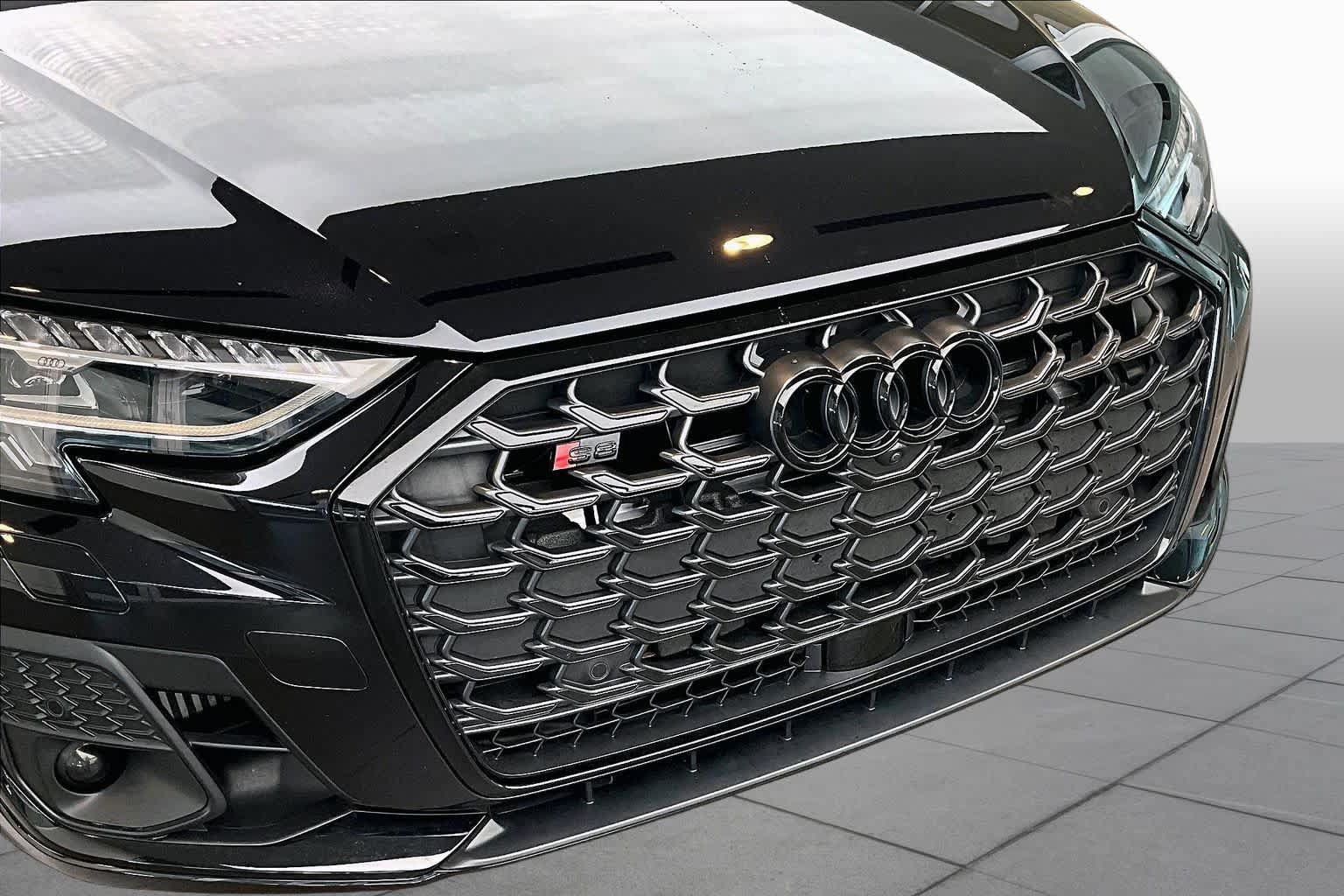 Certified 2025 Audi S8 AWD/4WD image 31