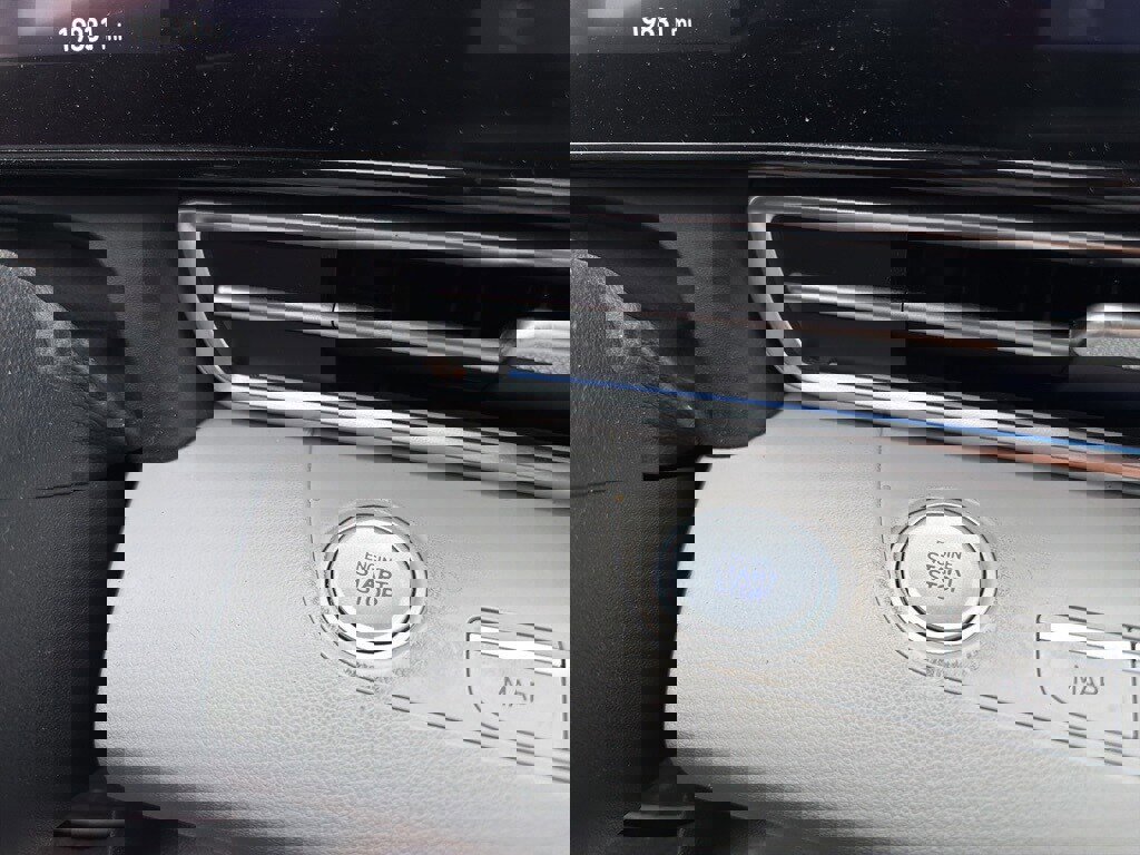 Certified 2022 Hyundai Elantra Limited image 36