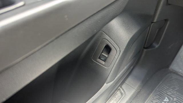 Used 2022 Volkswagen Atlas Cross Sport SEL R-Line image 37