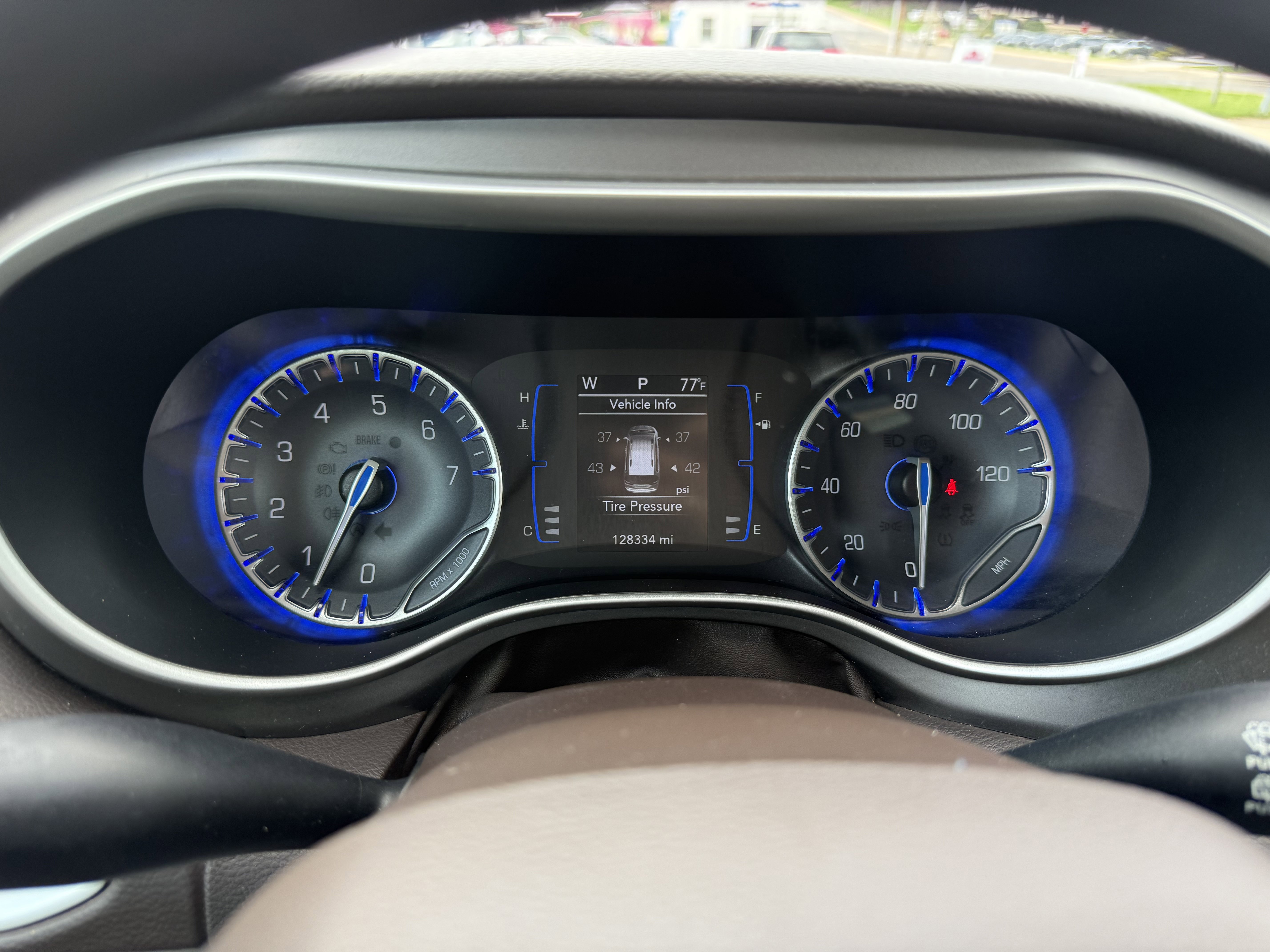 Used 2020 Chrysler Voyager L image 15