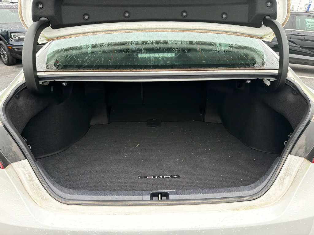 Used 2022 Toyota Camry SE w/ Carpet Mat Package (TMS) FWD image 18