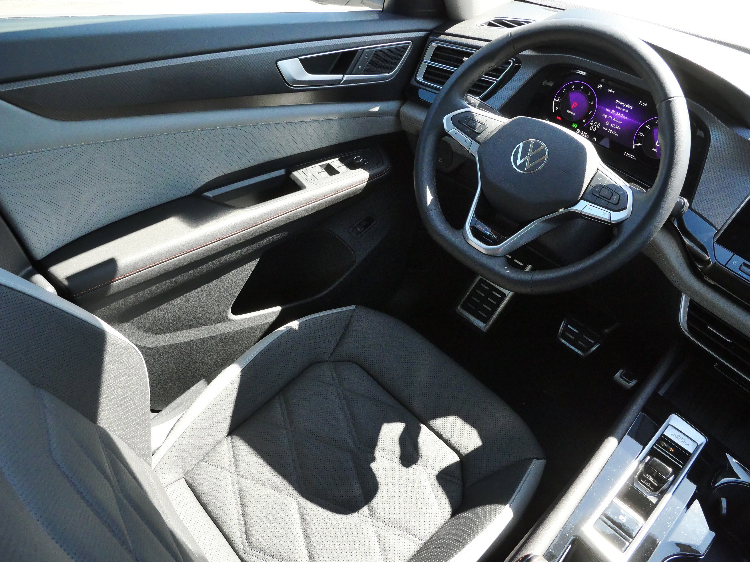 Certified 2025 Volkswagen Atlas Peak Edition SE AWD/4WD image 9