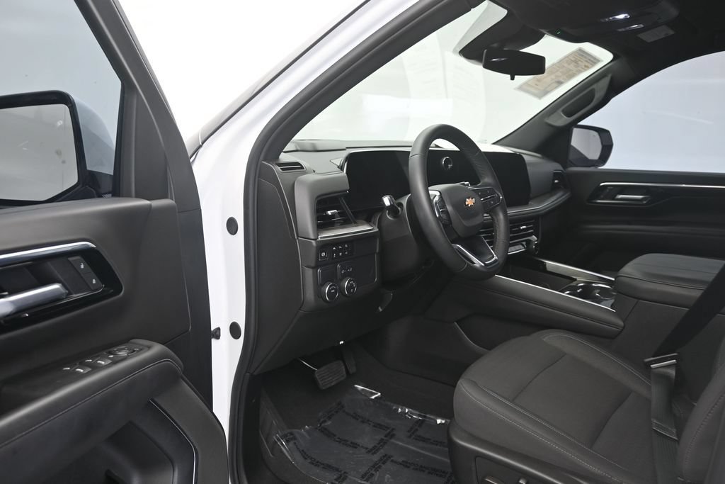 Used 2025 Chevrolet Suburban LS RWD image 10