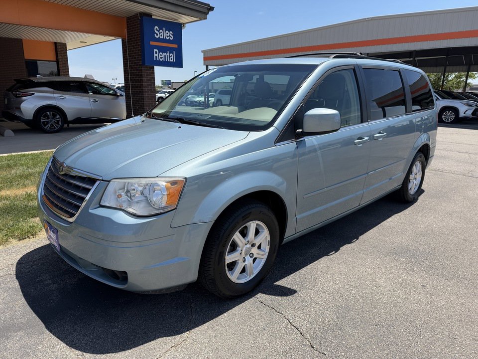 Used 2008 Chrysler Town & Country Touring FWD video 1