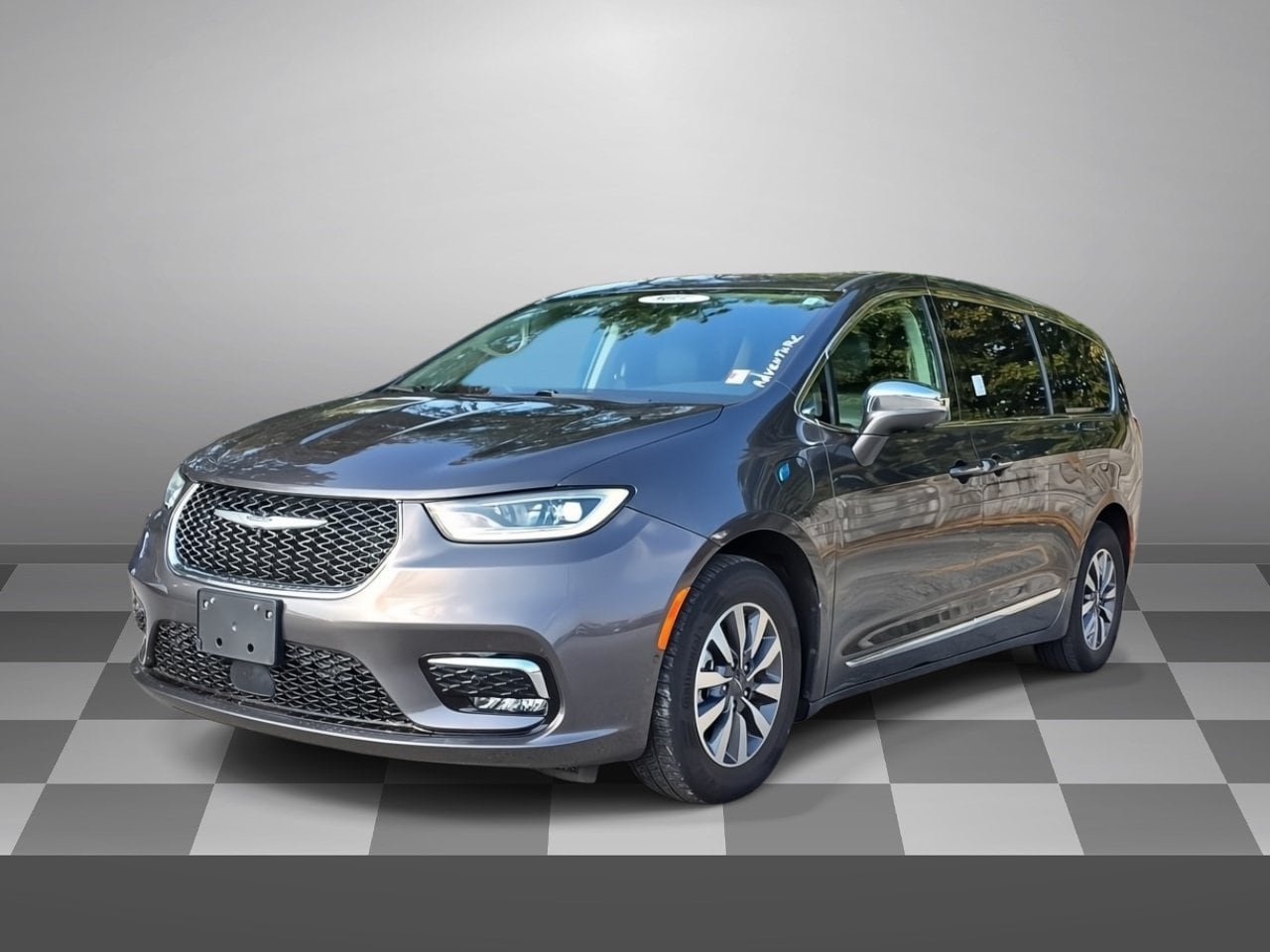 Used 2022 Chrysler Pacifica Limited w/ Uconnect Theater Family Group FWD image 3