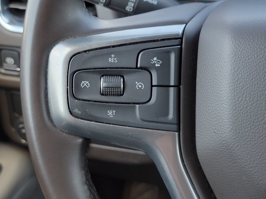 Used 2024 Chevrolet Suburban LT RWD image 27