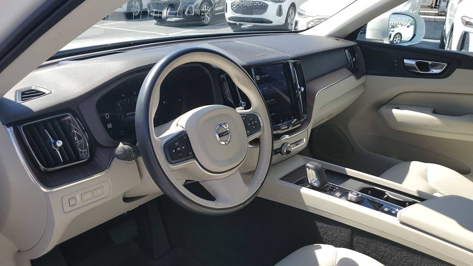 Used 2022 Volvo XC60 T8 Inscription Expression w/ Advanced Package image 2