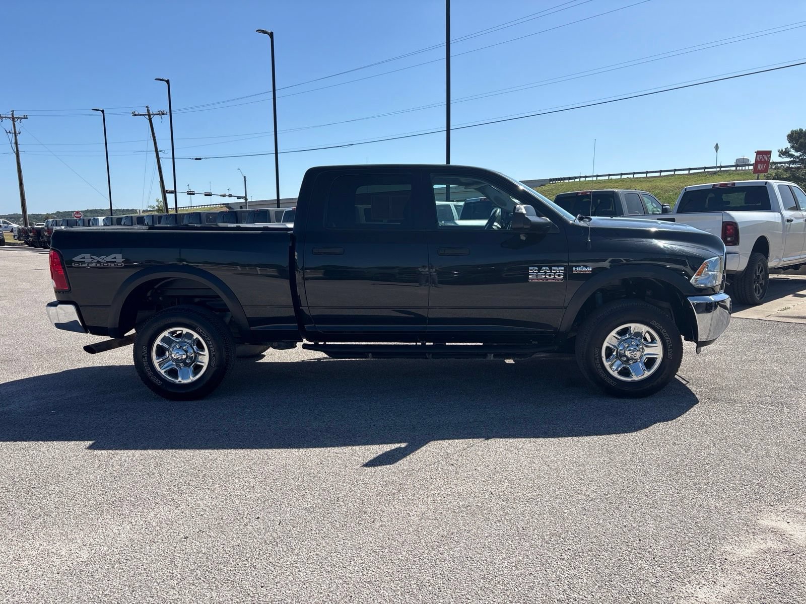 Used 2018 RAM 2500 Tradesman w/ Chrome Appearance Group AWD/4WD image 7