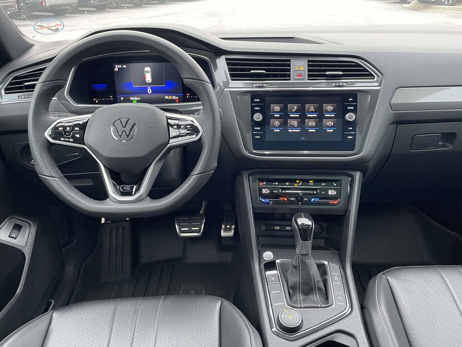 Used 2022 Volkswagen Tiguan SE R-Line AWD/4WD image 4