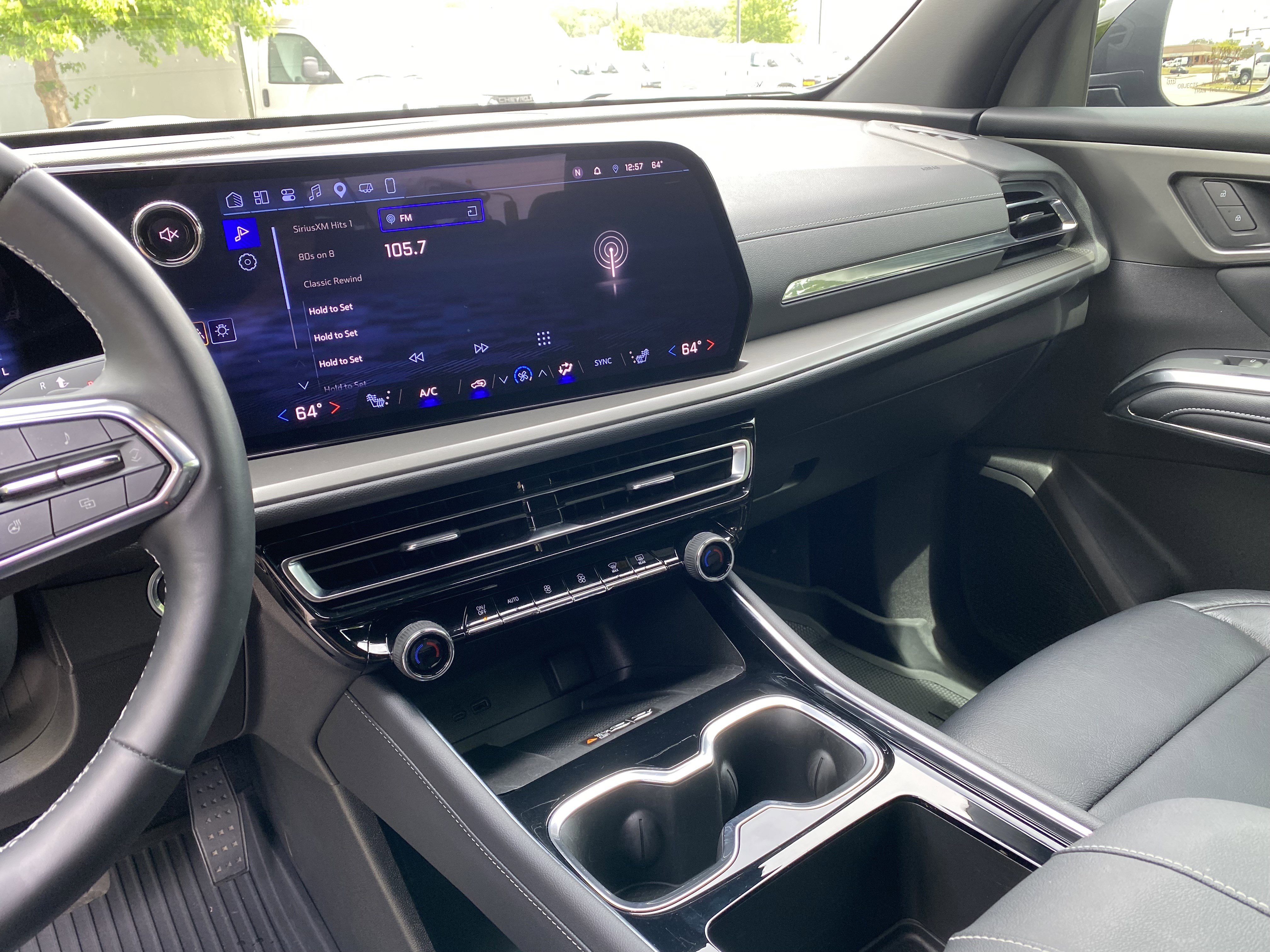 Used 2025 Chevrolet Traverse LT w/ Driver Confidence Package image 23