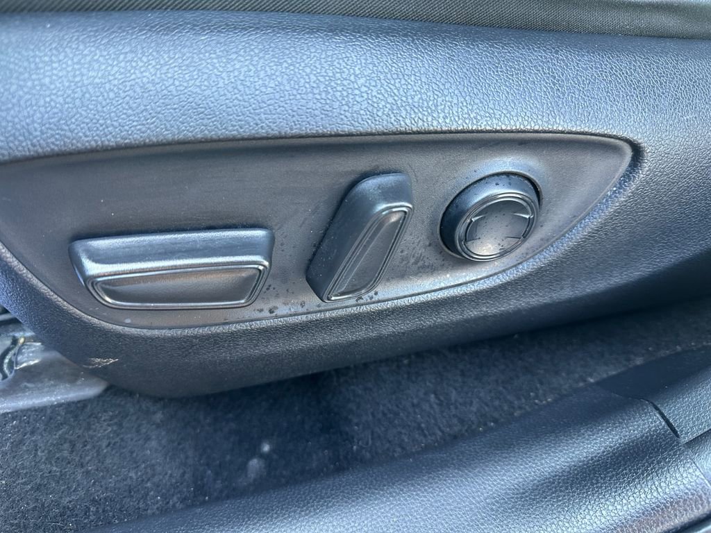 Used 2020 Toyota RAV4 XLE image 27