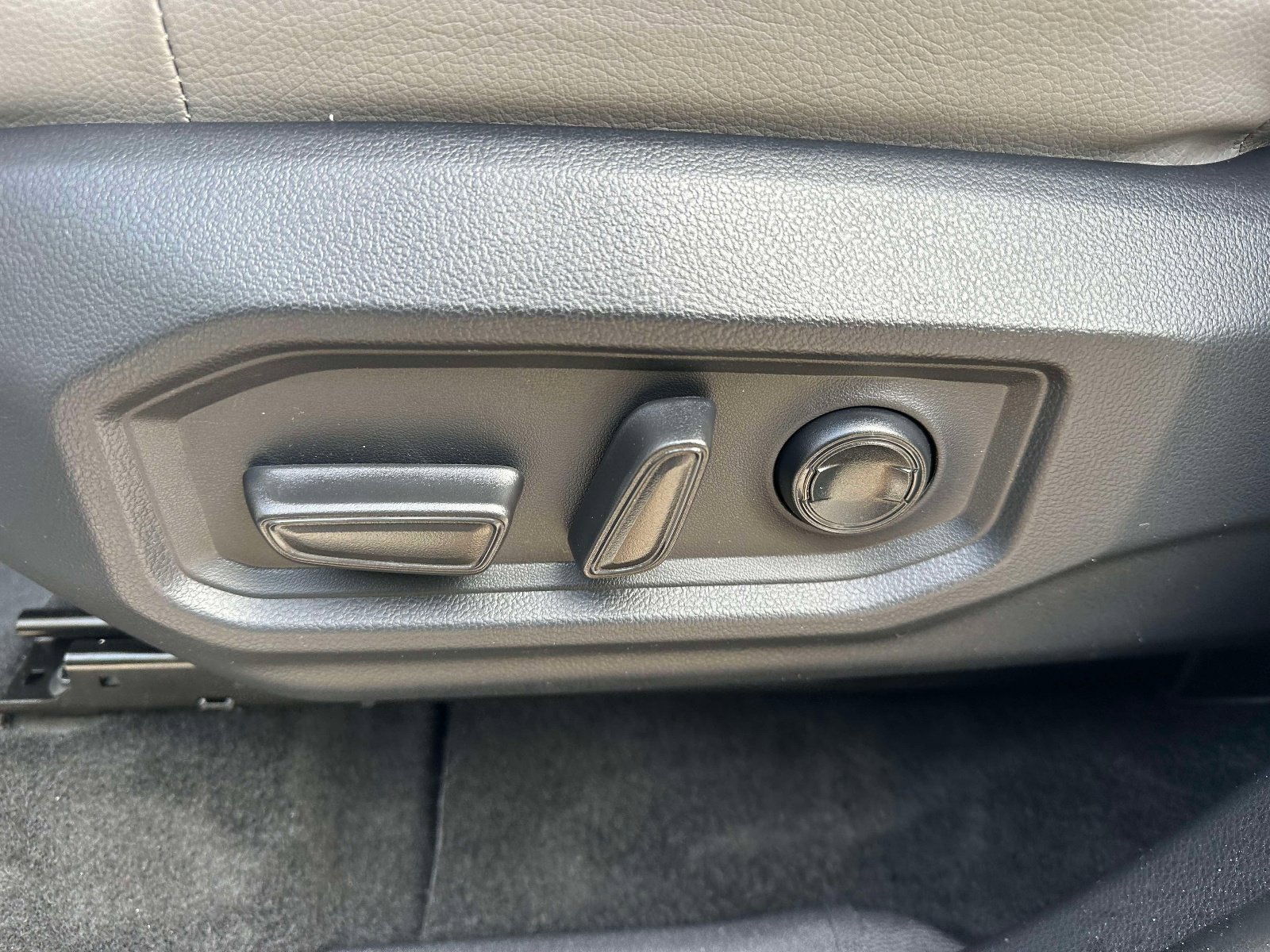 Used 2025 Toyota Tundra Limited image 24