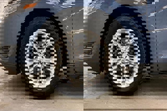 Used 2019 Ford Taurus SEL image 10