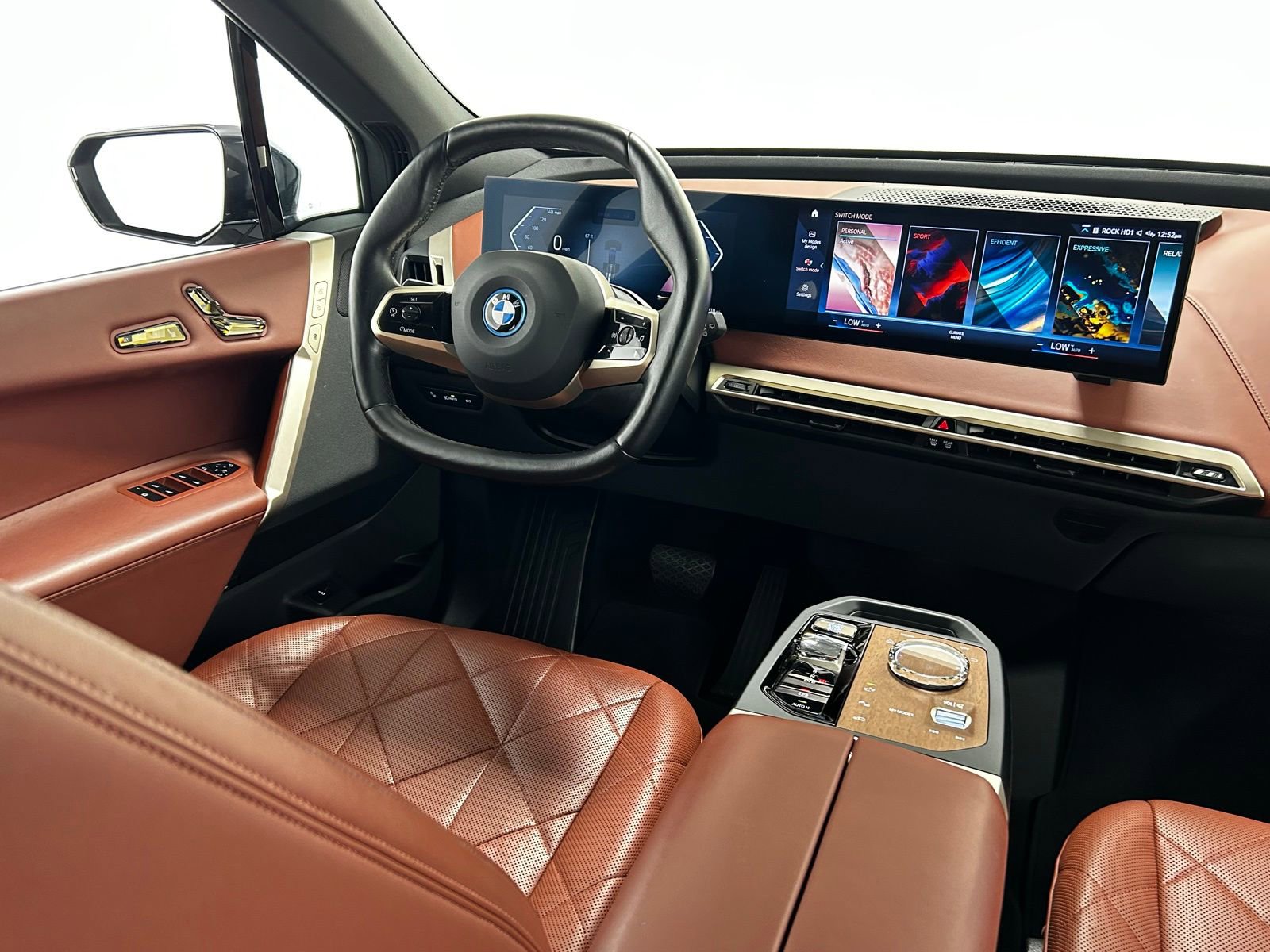 Used 2023 BMW iX xDrive50 w/ Premium Package AWD/4WD image 10