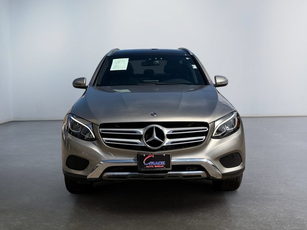 Used 2019 Mercedes-Benz GLC 300 4MATIC w/ Premium Package image 2