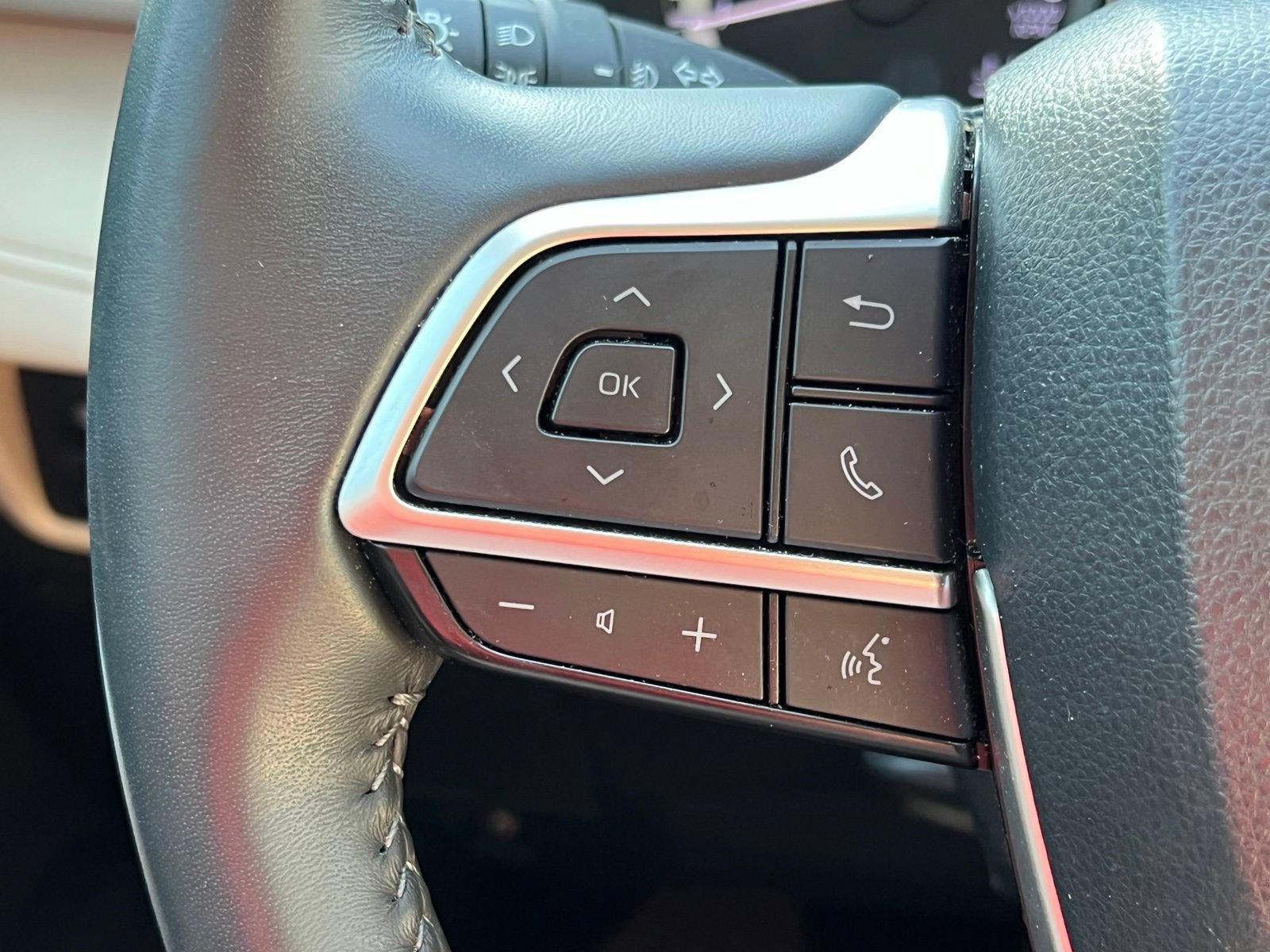 Used 2023 Toyota Highlander XLE FWD image 30