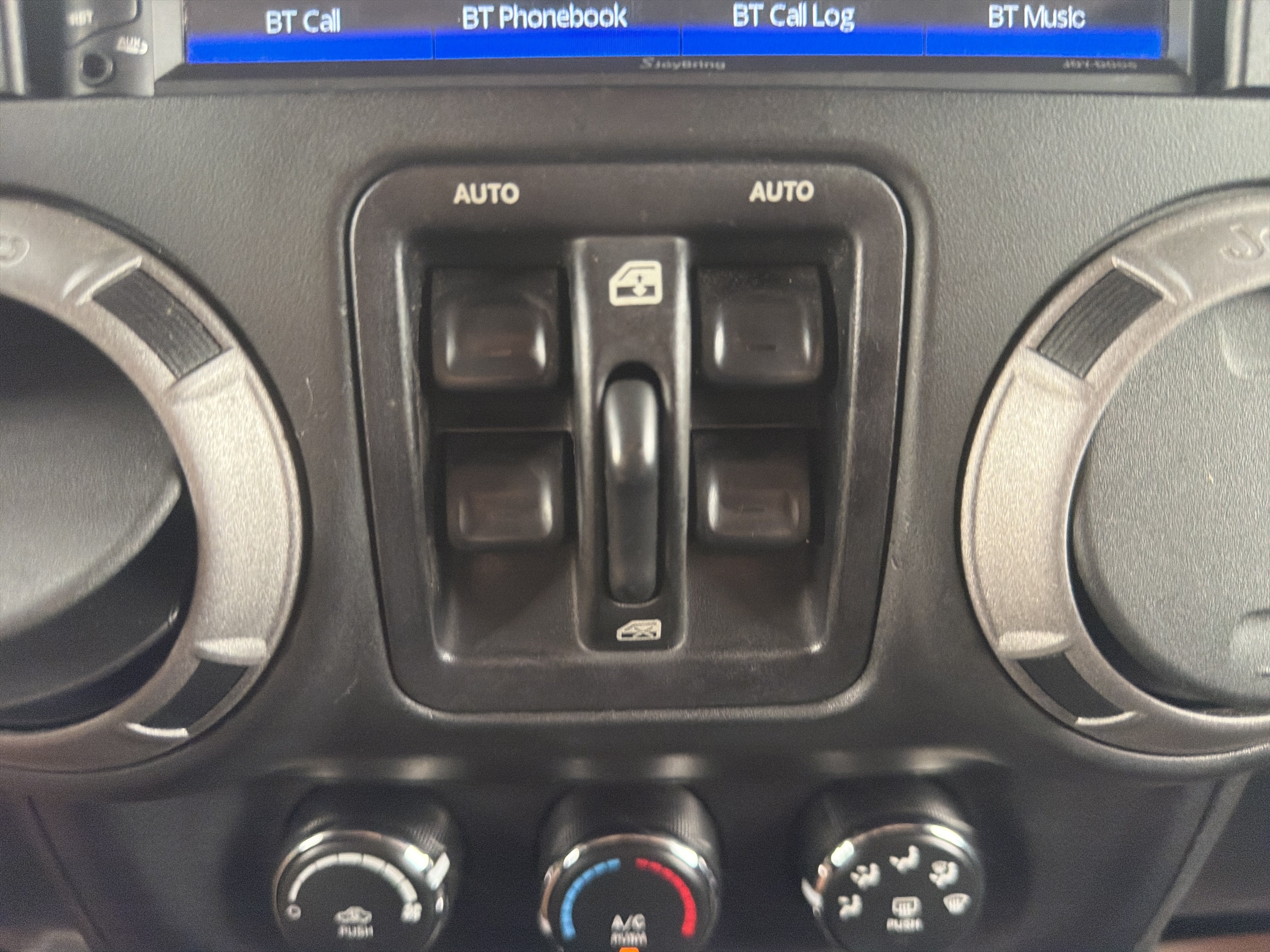 Used 2015 Jeep Wrangler Unlimited Sport w/ Quick Order Package 24S AWD/4WD image 26