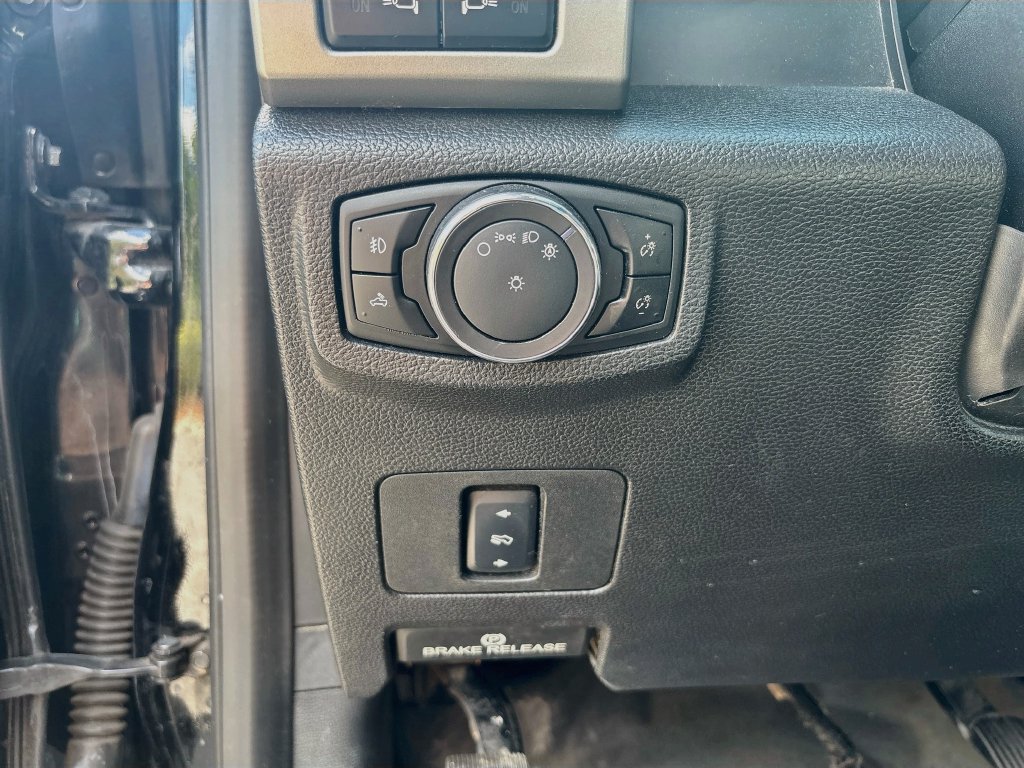 Used 2018 Ford F250 Lariat w/ Lariat Value Package AWD/4WD image 32