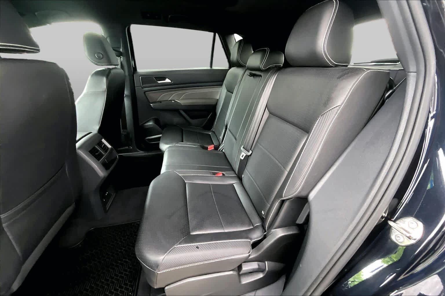 Used 2023 Volkswagen Atlas Cross Sport SE w/ Panoramic Sunroof Package FWD image 21