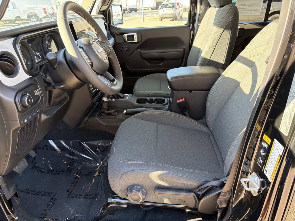 Used 2024 Jeep Wrangler Unlimited image 15