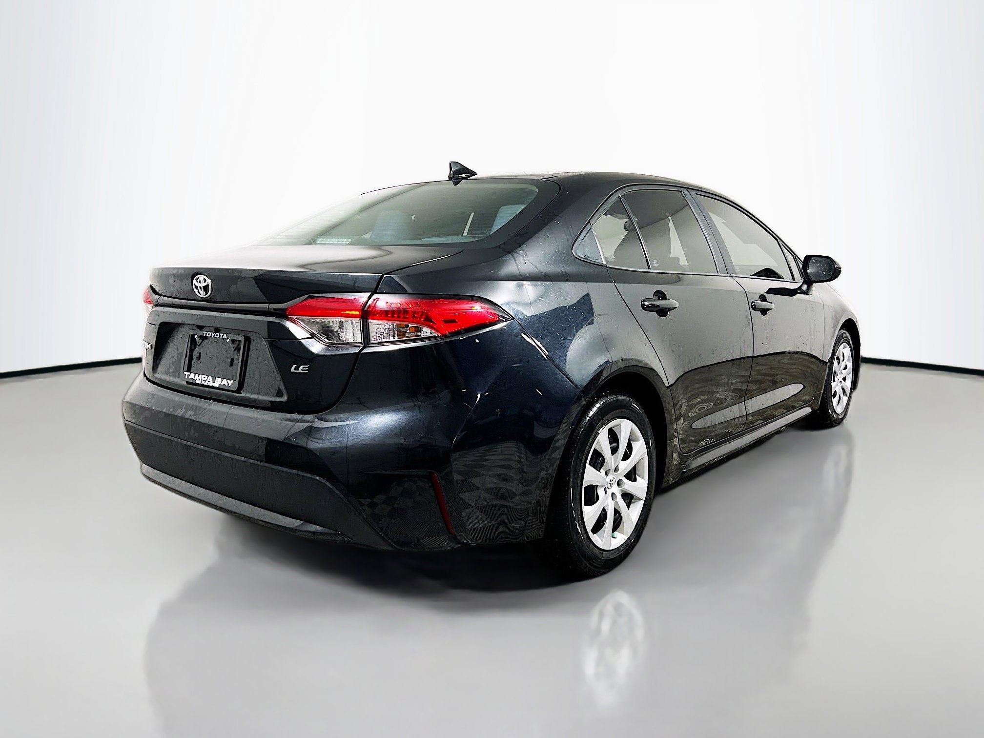 Used 2021 Toyota Corolla LE image 4