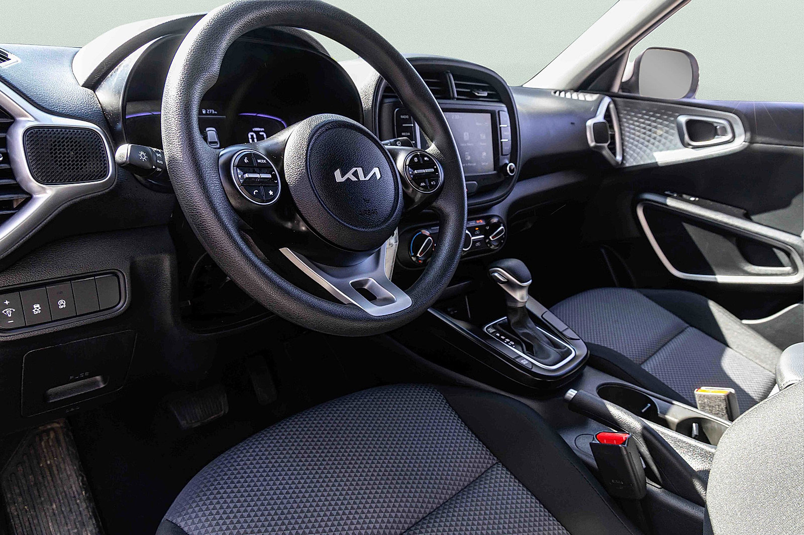 Certified 2025 Kia Soul LX w/ LX Technology Package image 8