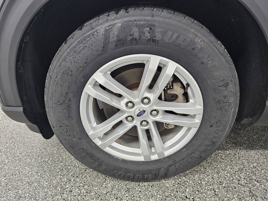 Used 2023 Ford Explorer XLT AWD/4WD image 8