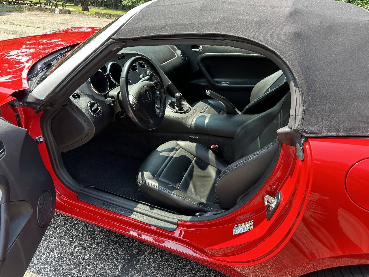 Used 2006 Pontiac Solstice Convertible w/ Premium Package RWD image 17