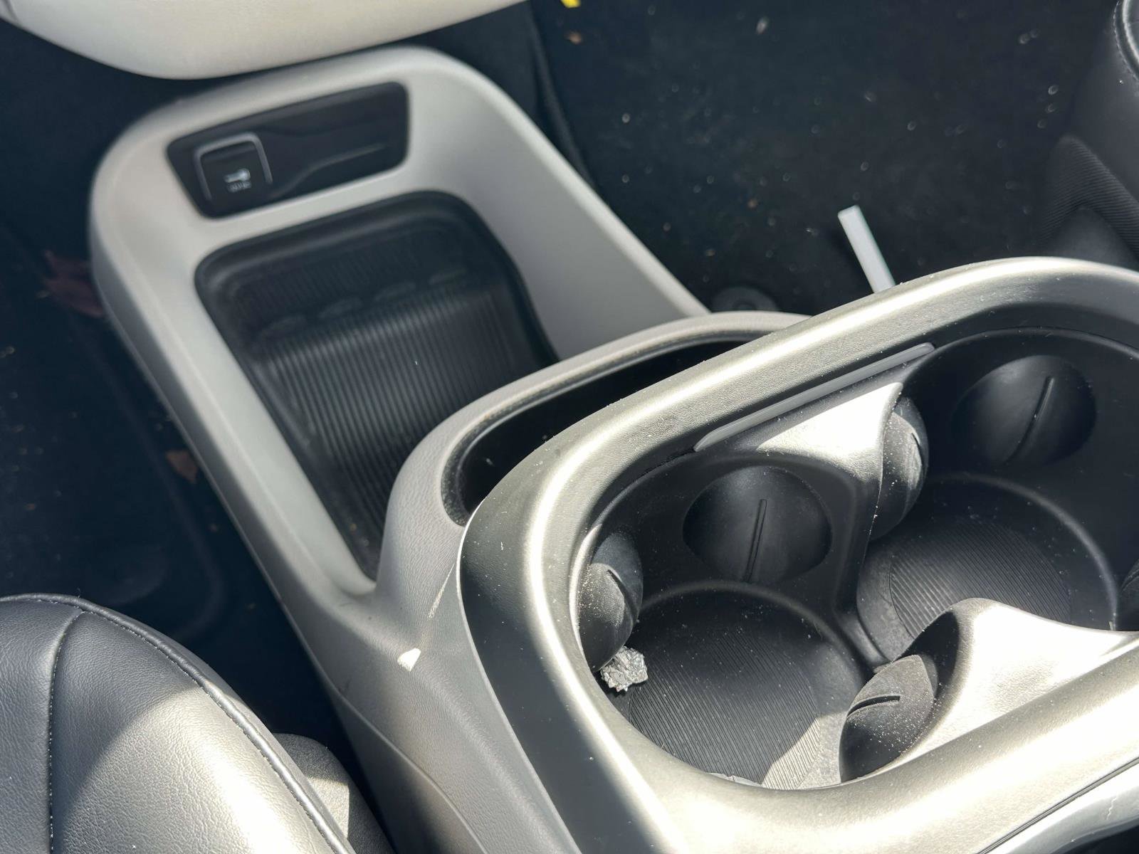 Used 2023 Chrysler Pacifica Touring-L image 28