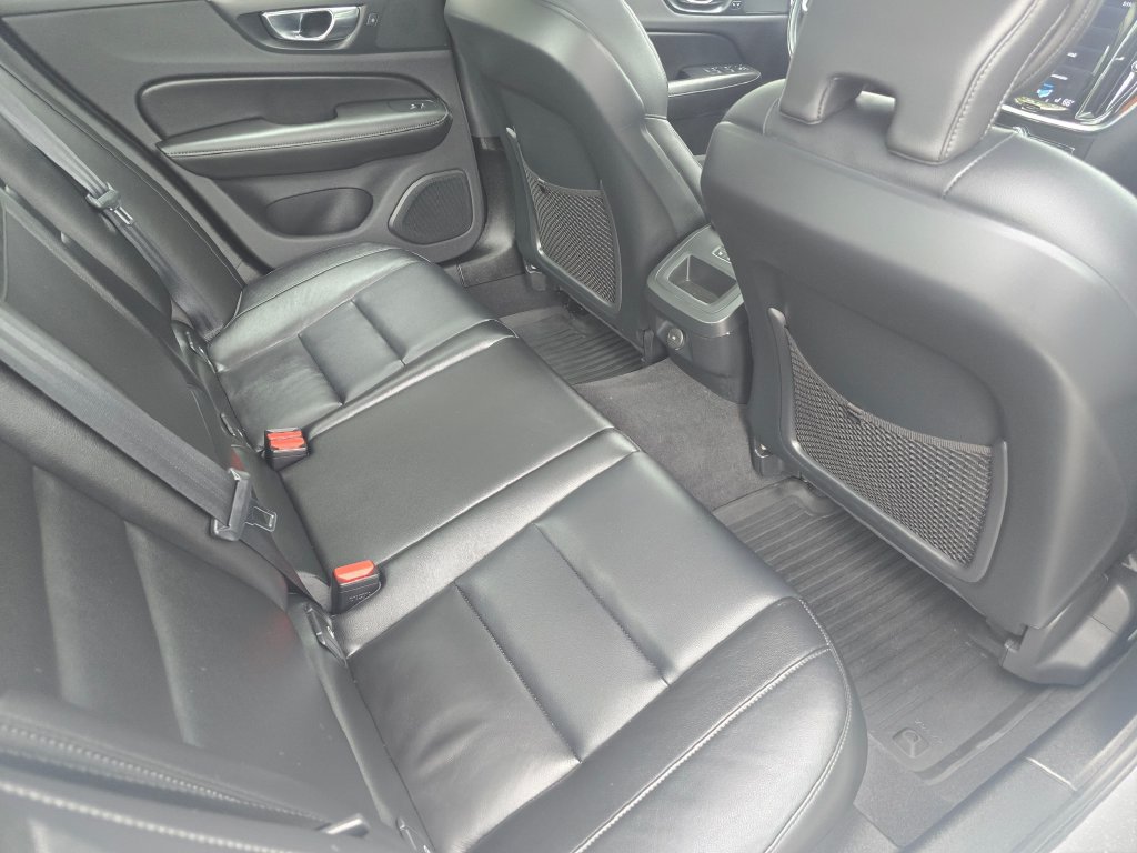 Used 2021 Volvo S60 T6 Momentum w/ Premium Package AWD/4WD image 13